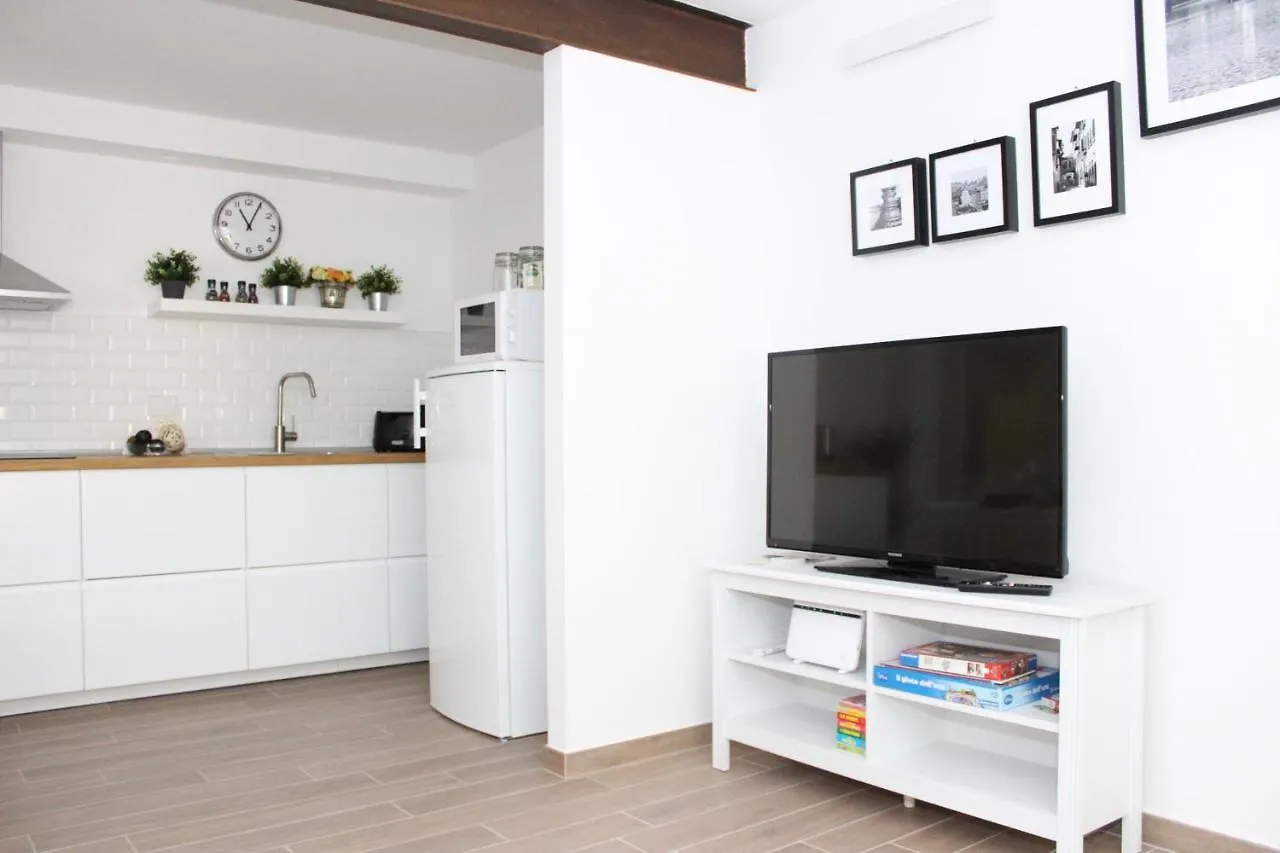 Art Apartment Borgo Stella Florence